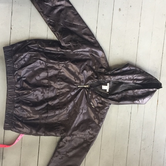 water proof wind breaker, camouflage - Picture 1 of 3